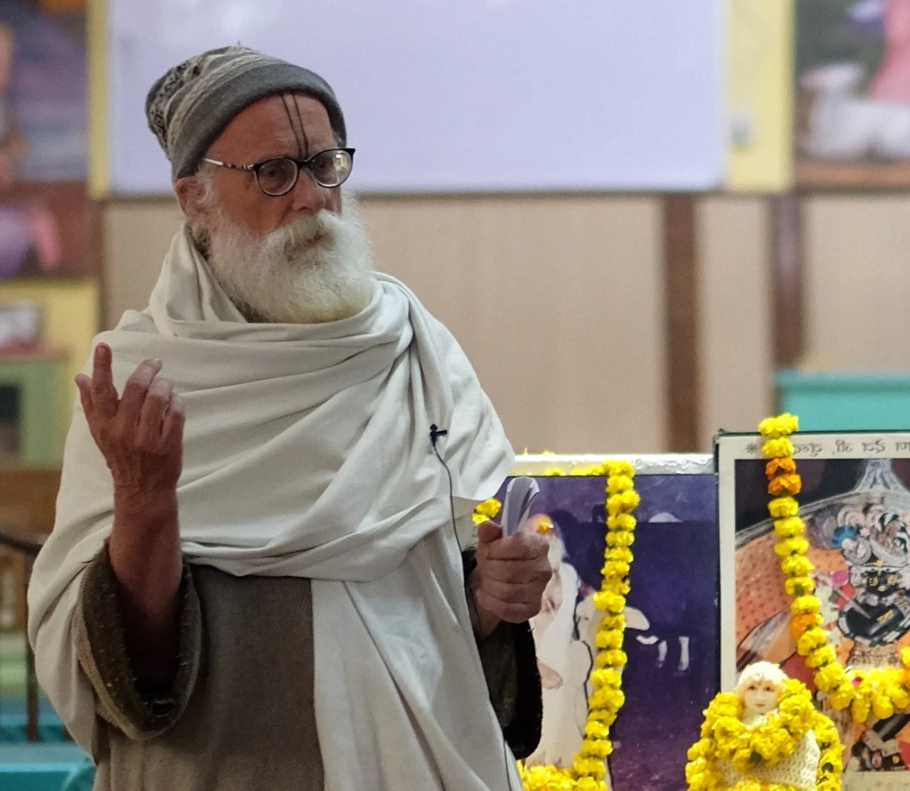 Dr.&nbsp;Jagadananda Dasa teaching at the Jīva Institute in Vrindavan, 2019